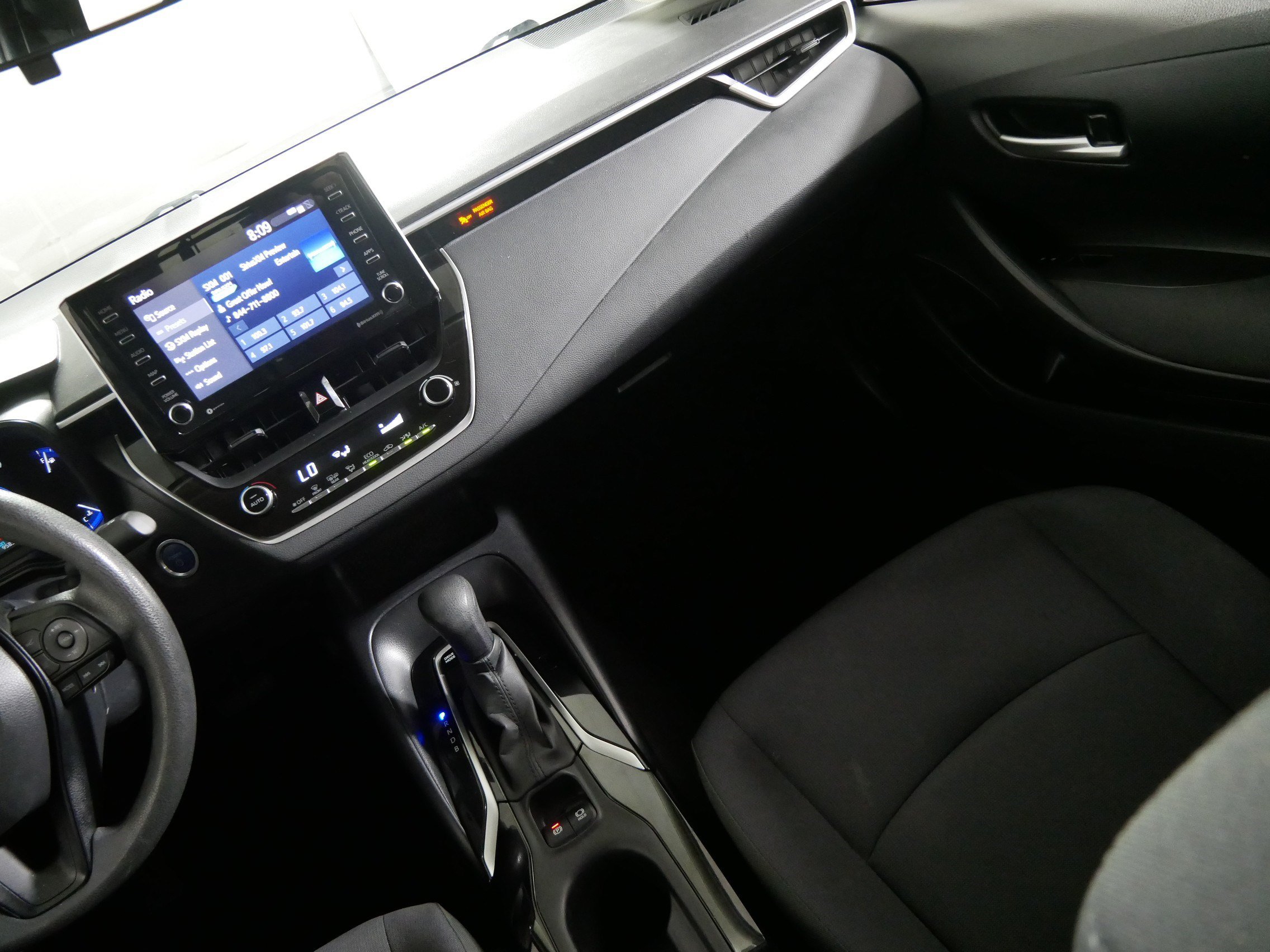 Used 2021 Toyota Corolla LE FWD image 11