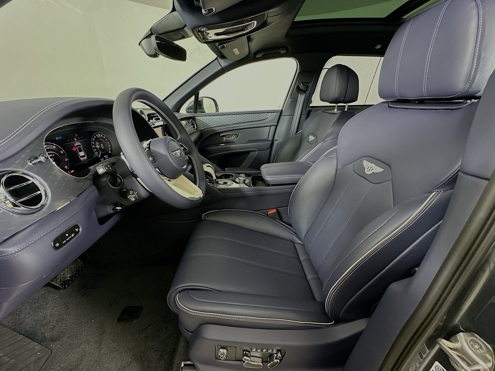 New 2026 Bentley Bentayga Extended Wheelbase AWD/4WD image 36