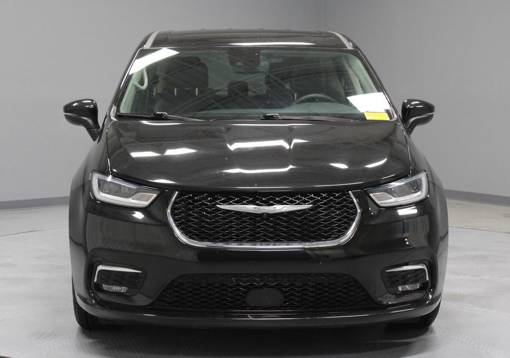 Used 2023 Chrysler Pacifica Touring-L FWD image 5