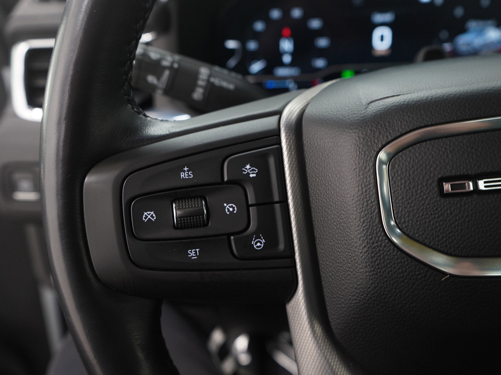 Used 2023 GMC Yukon Denali w/ Denali Reserve Package image 29