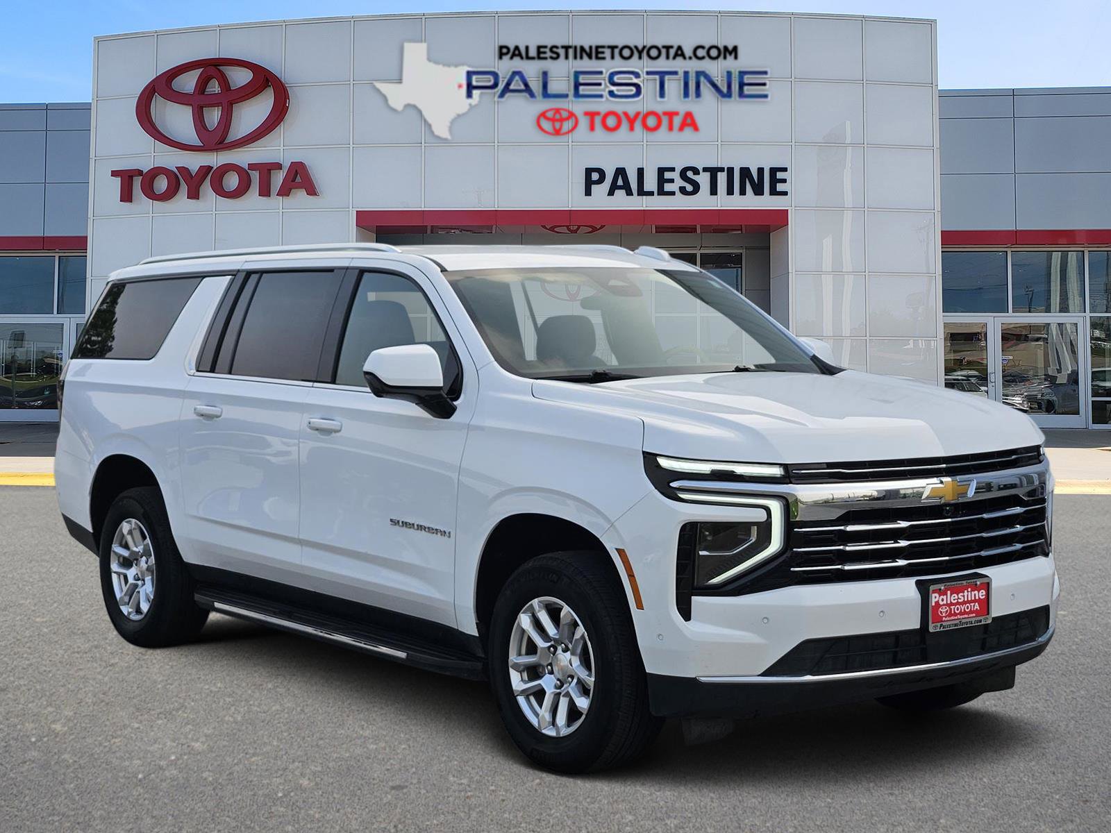 Used 2025 Chevrolet Suburban LT RWD image 1