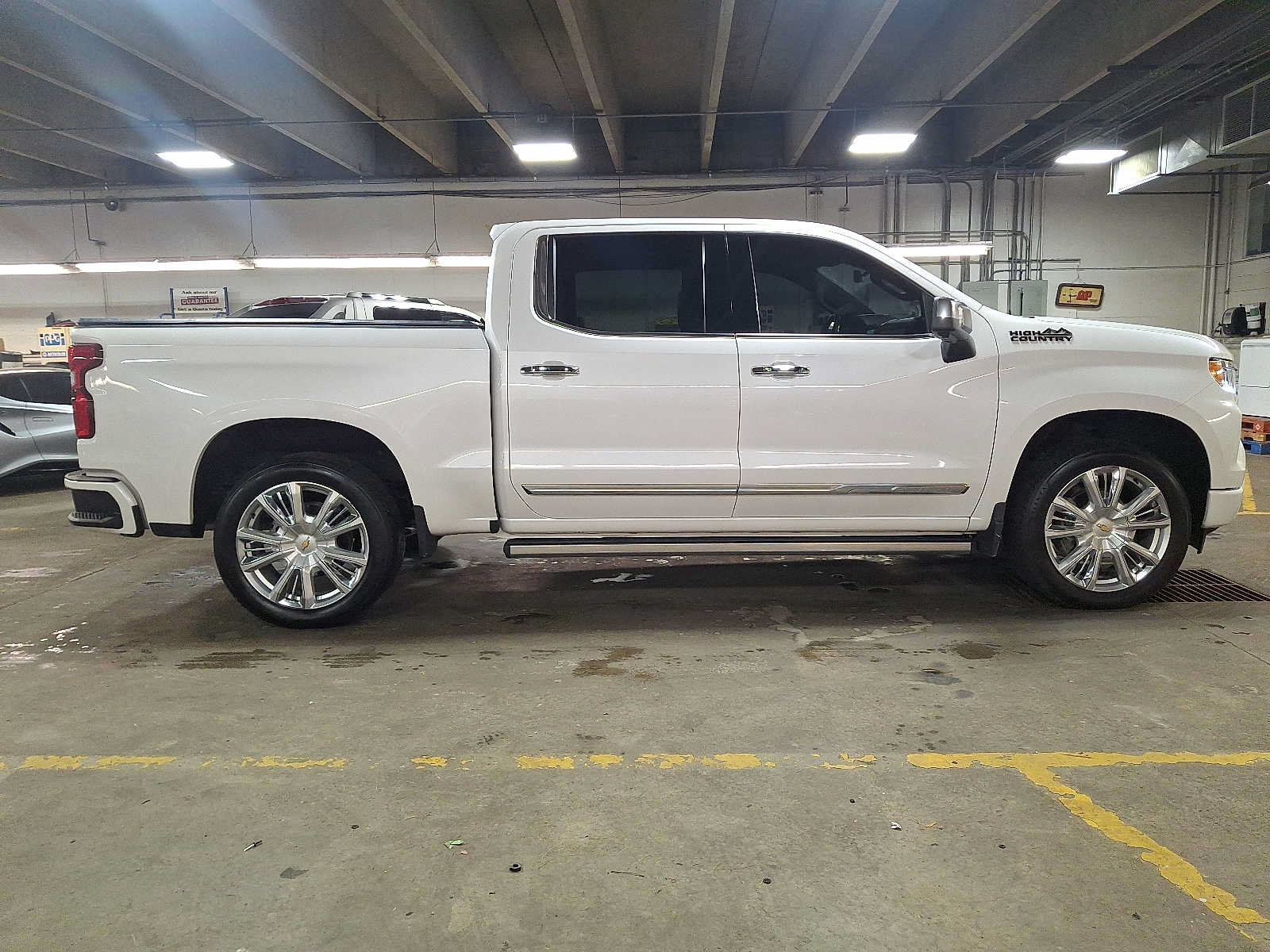 Used 2023 Chevrolet Silverado 1500 High Country w/ High Country Premium Package AWD/4WD image 7