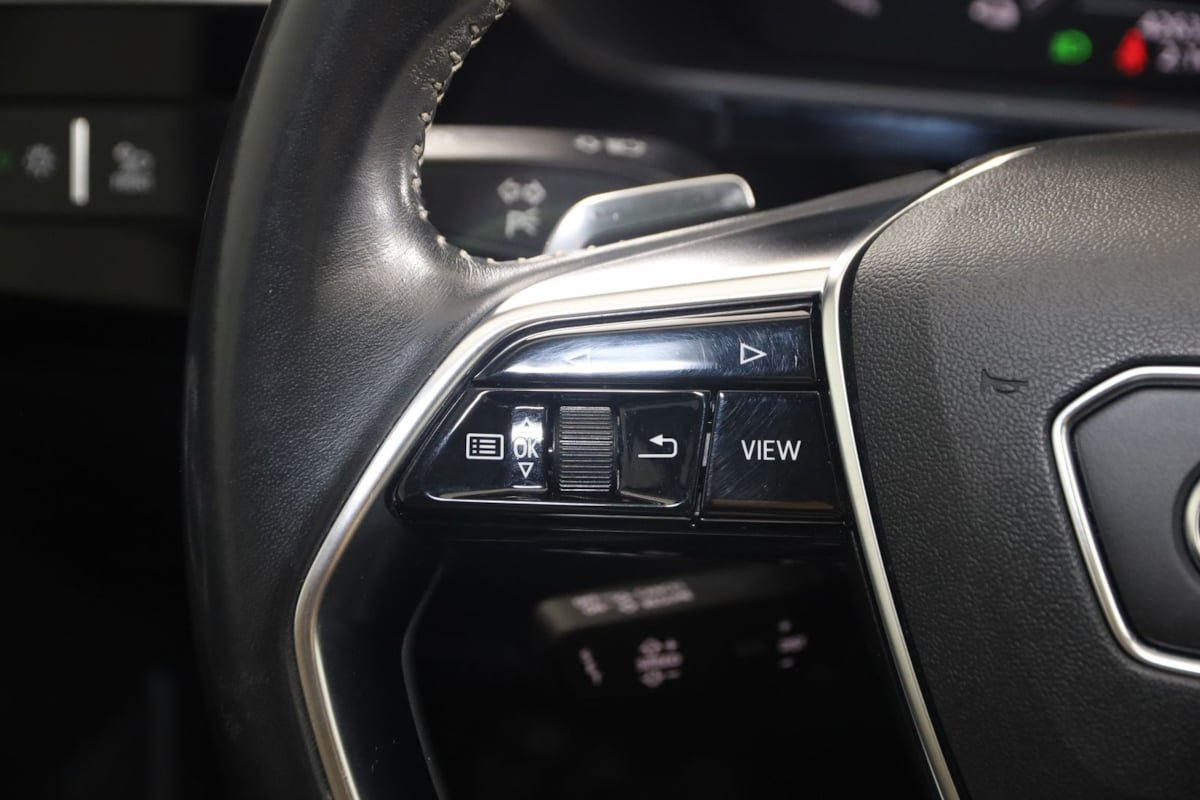 Used 2020 Audi e-tron Premium Plus AWD/4WD image 32