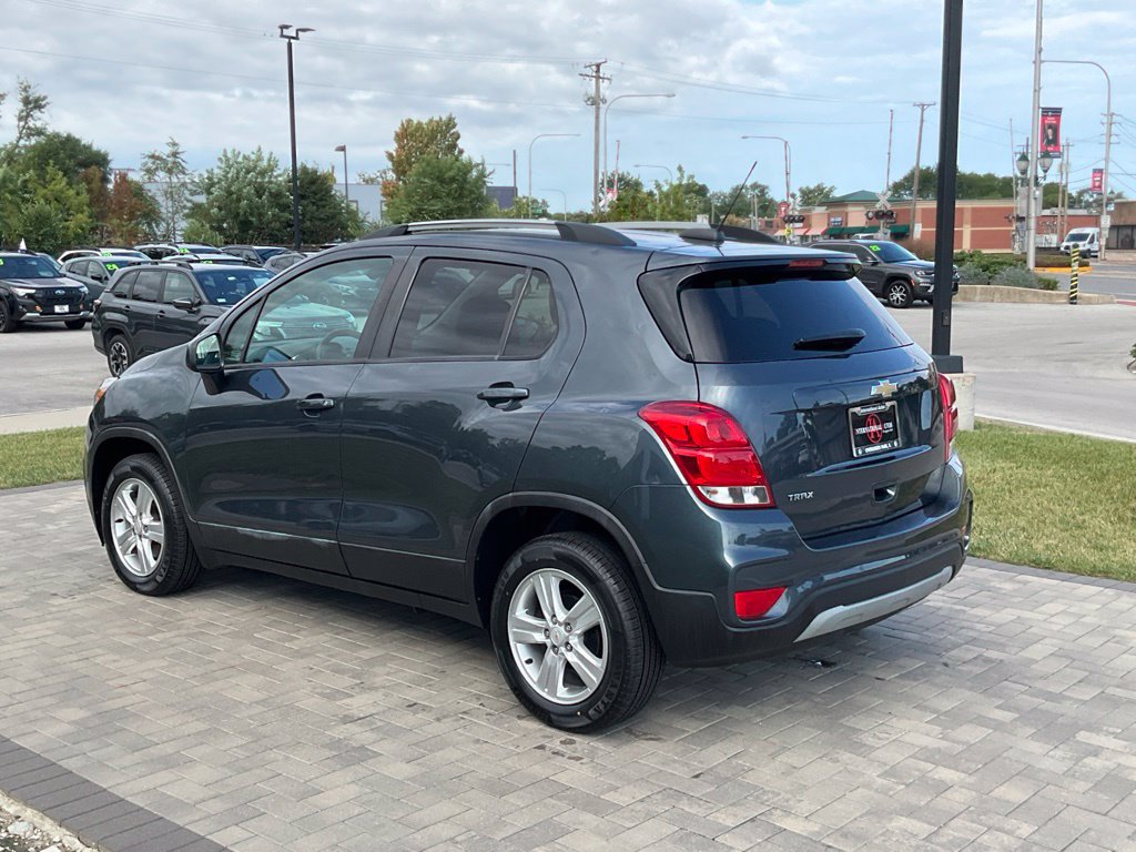 Used 2021 Chevrolet Trax LT FWD image 2