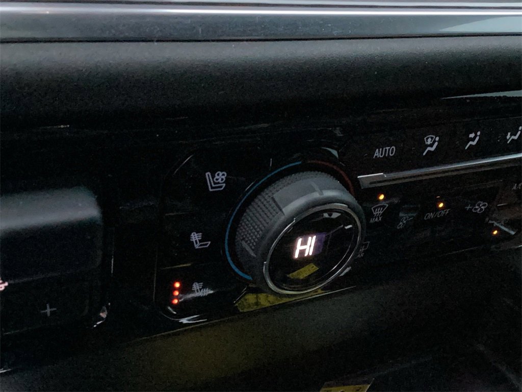 Used 2024 Chevrolet Silverado 3500 High Country w/ Technology Package image 30