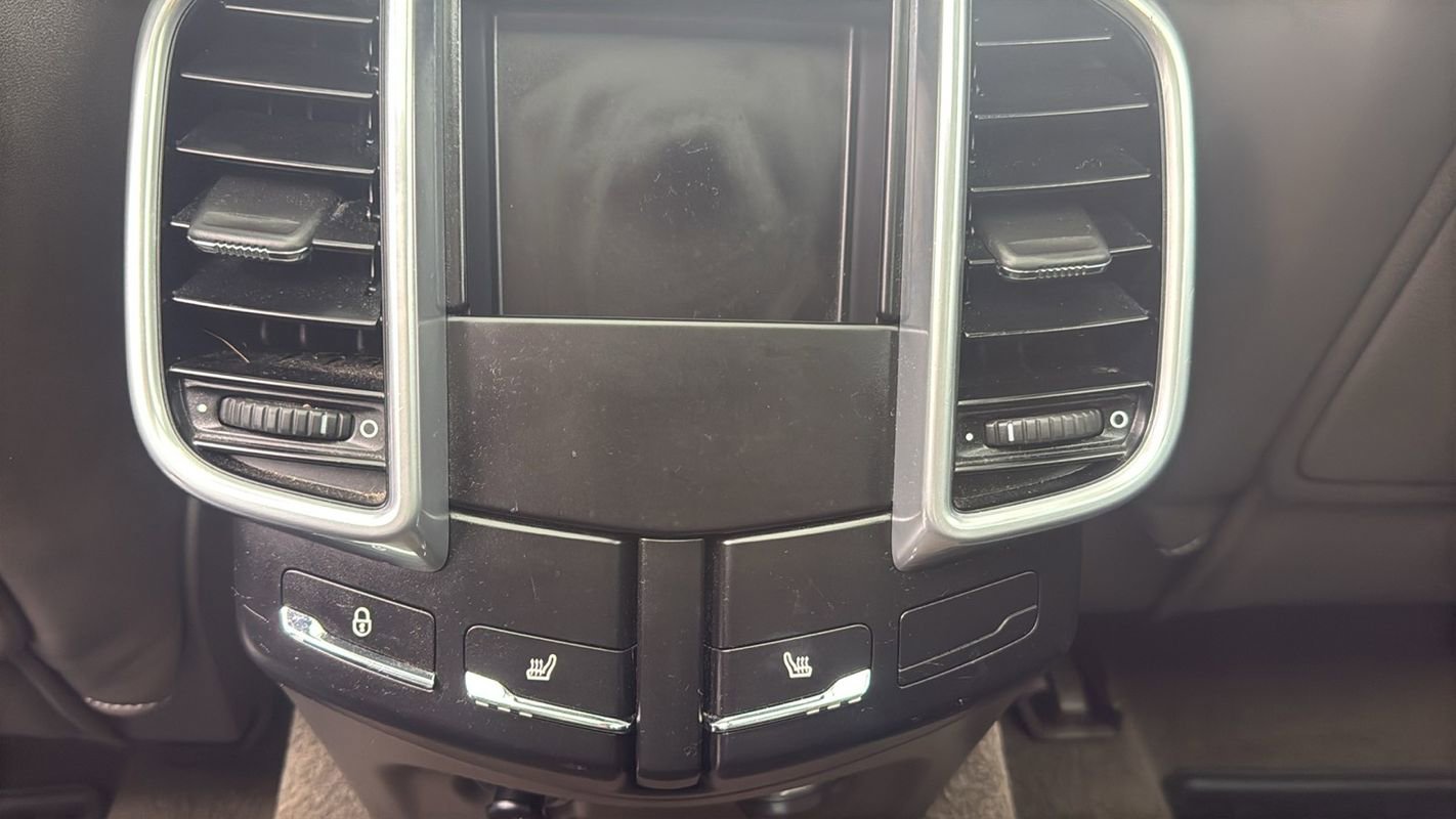 Used 2015 Porsche Cayenne S image 29