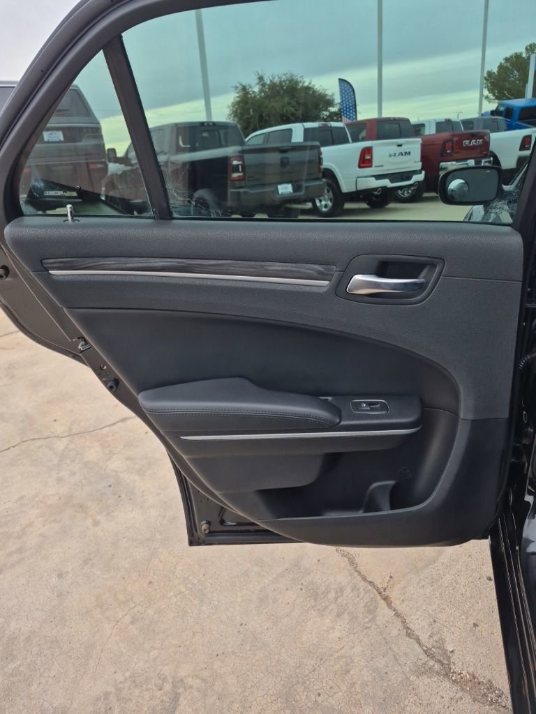 Used 2020 Chrysler 300 Touring w/ Sport Appearance Package image 15