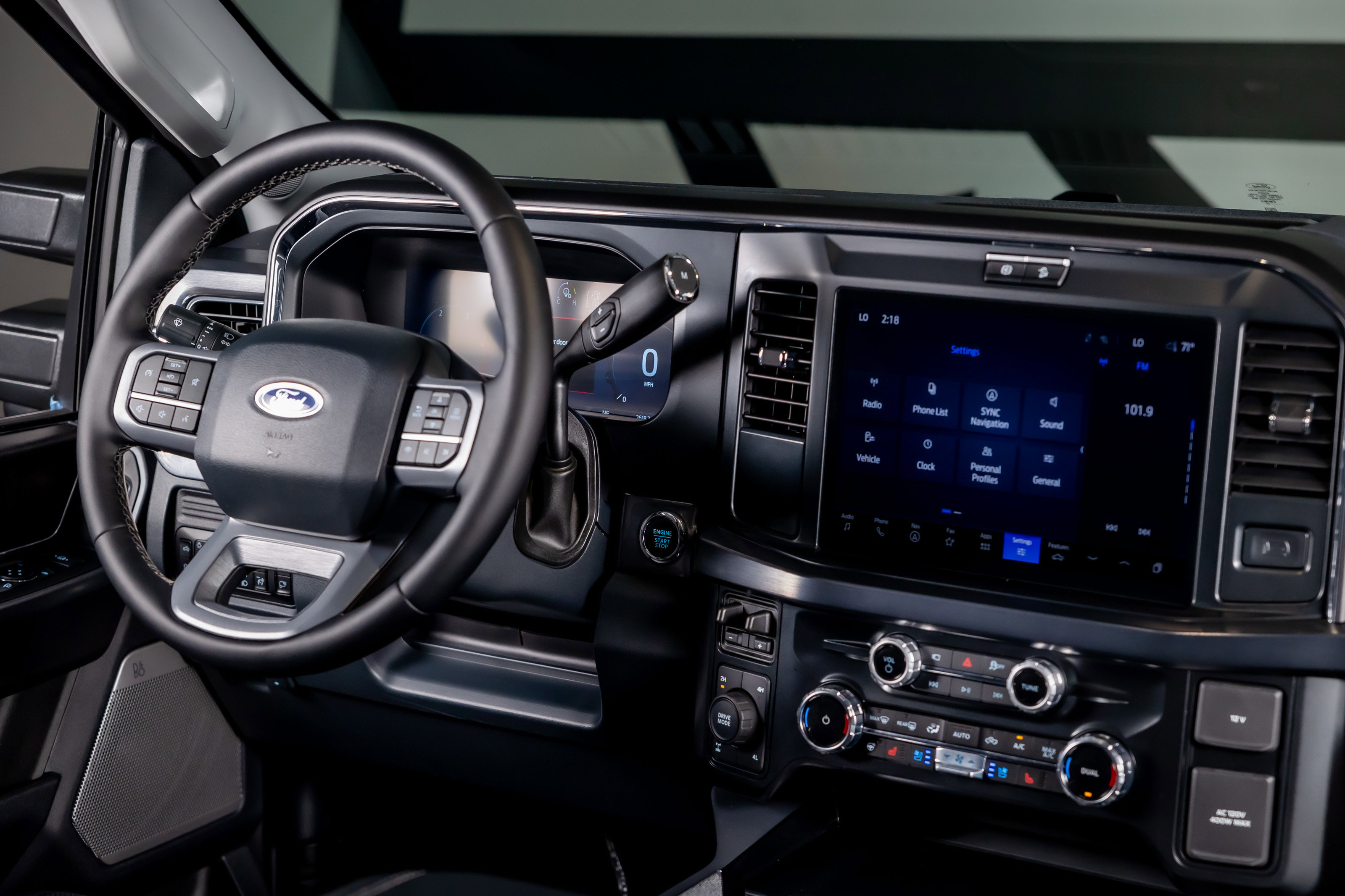 Used 2025 Ford F250 Lariat w/ Chrome Package image 25