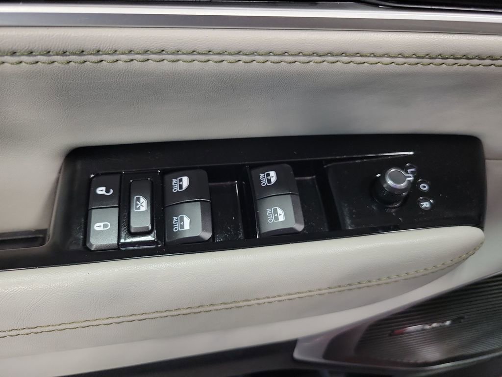 Used 2023 Jeep Wagoneer L Series II w/ Convenience Group I AWD/4WD image 39