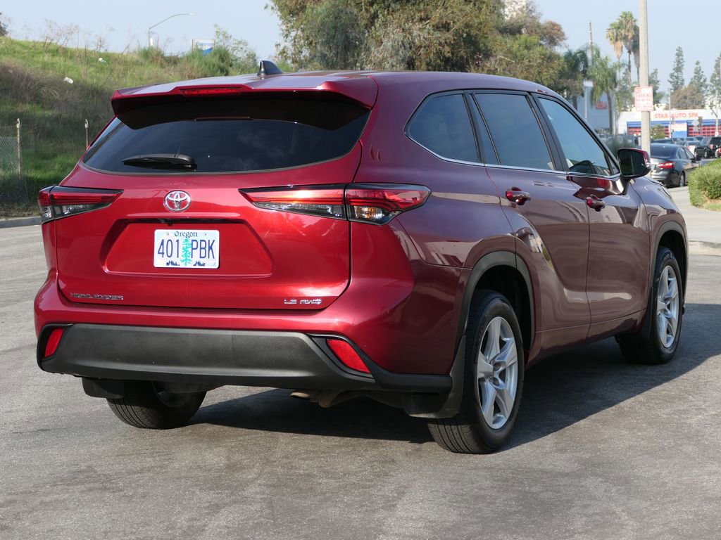 Used 2023 Toyota Highlander XSE image 2