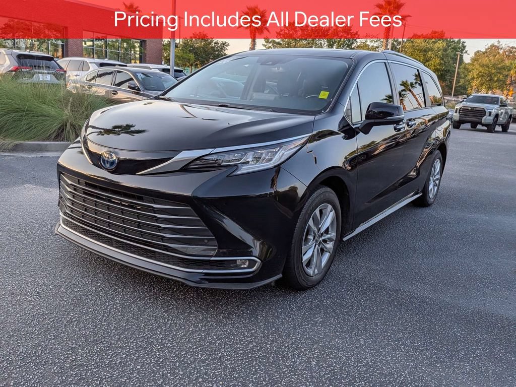 Certified 2023 Toyota Sienna Limited FWD image 9