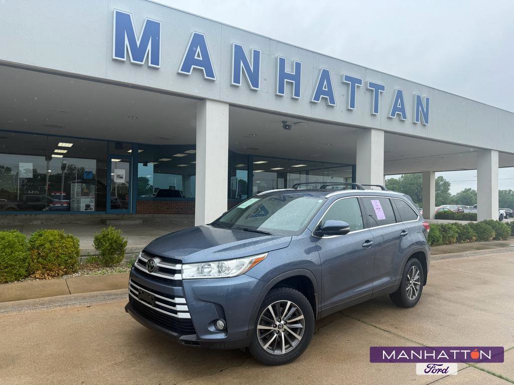 Used 2019 Toyota Highlander XLE AWD/4WD image 1