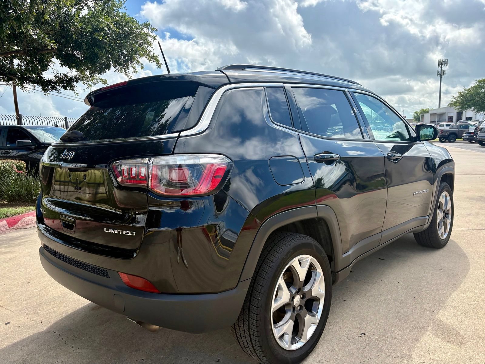 Used 2020 Jeep Compass Limited AWD/4WD image 3