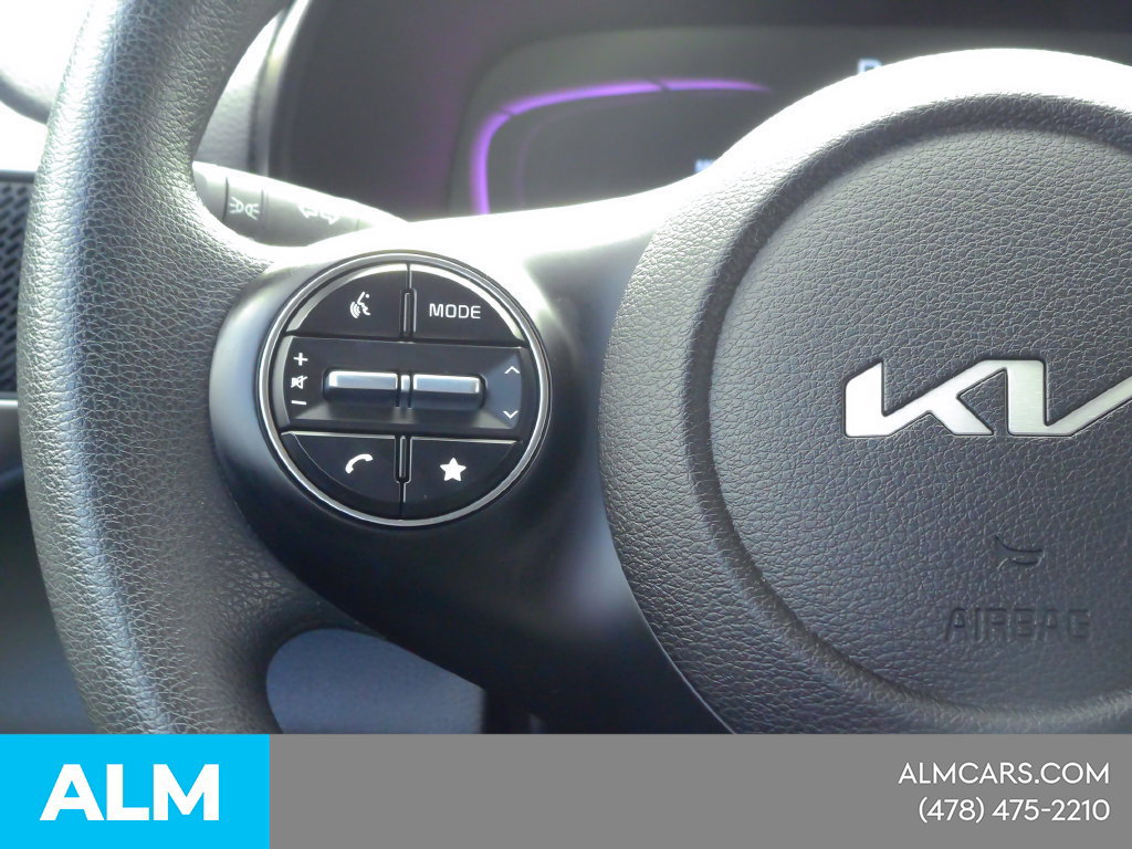 Used 2025 Kia Soul LX w/ LX Technology Package FWD image 31