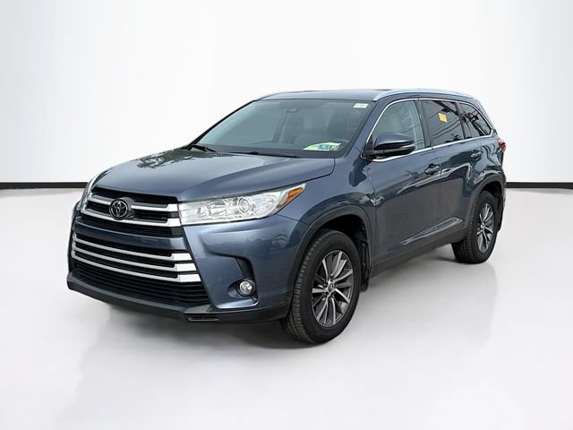 Used 2019 Toyota Highlander XLE AWD/4WD image 3