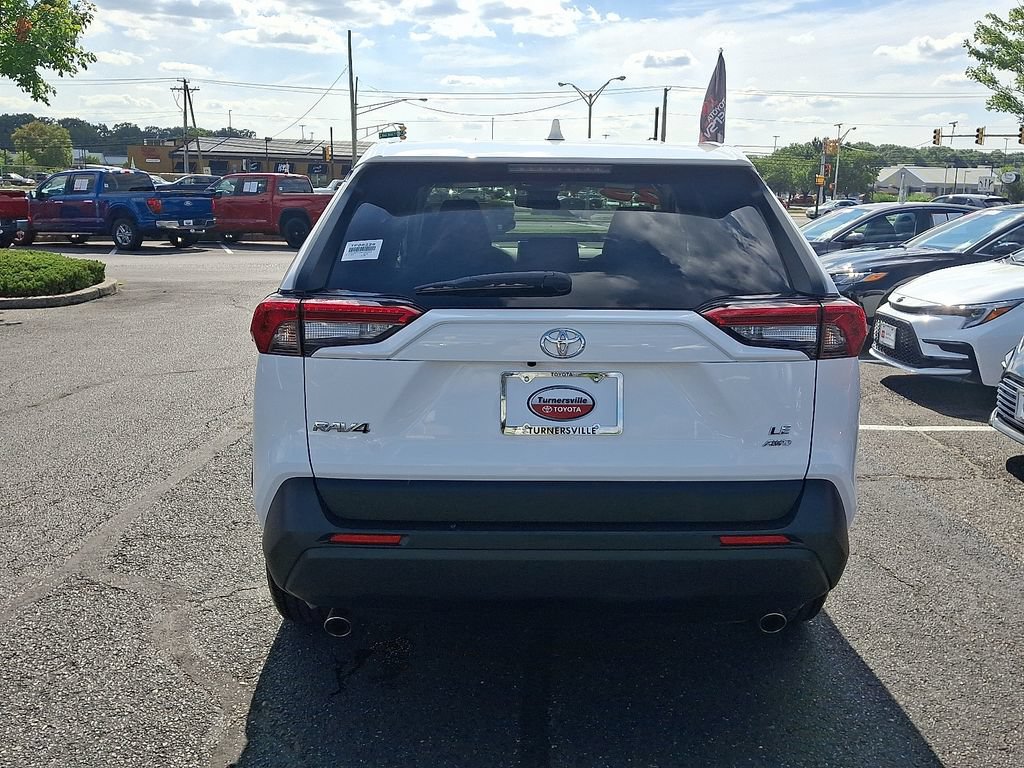 Used 2025 Toyota RAV4 LE AWD/4WD image 5