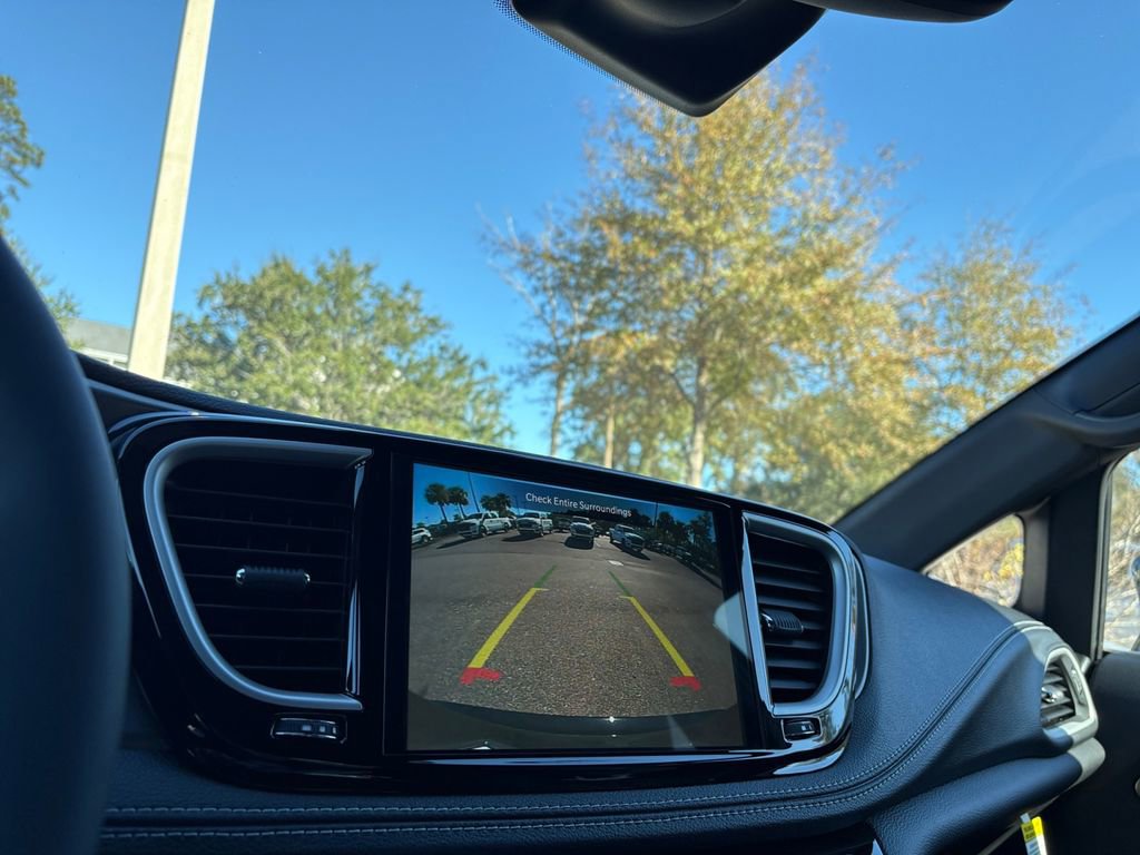 New 2026 Chrysler Pacifica Select image 18