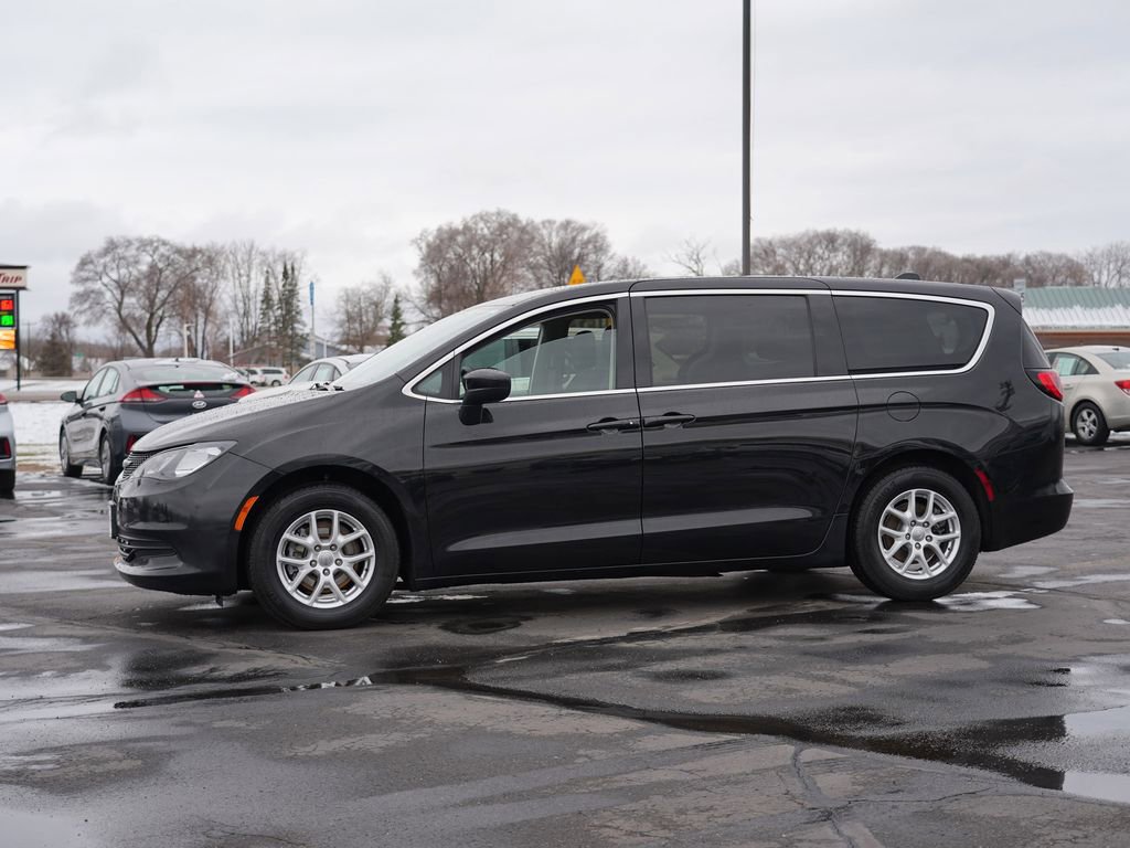 Used 2020 Chrysler Voyager LX FWD image 6
