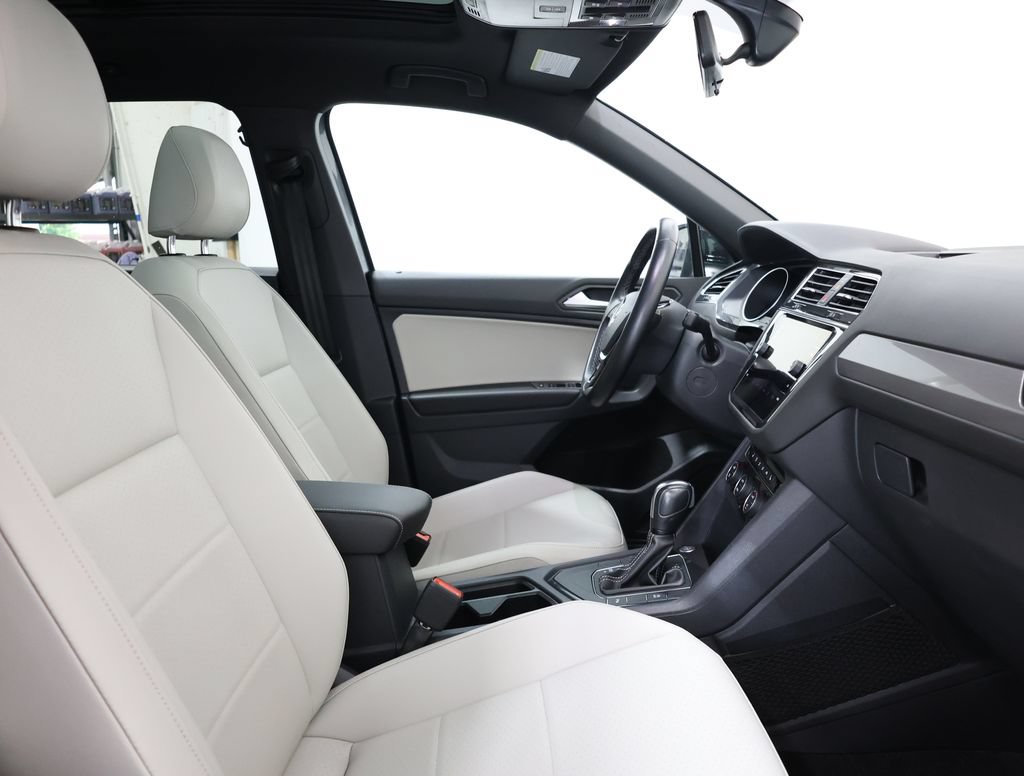 Used 2021 Volkswagen Tiguan SE R-Line FWD image 21