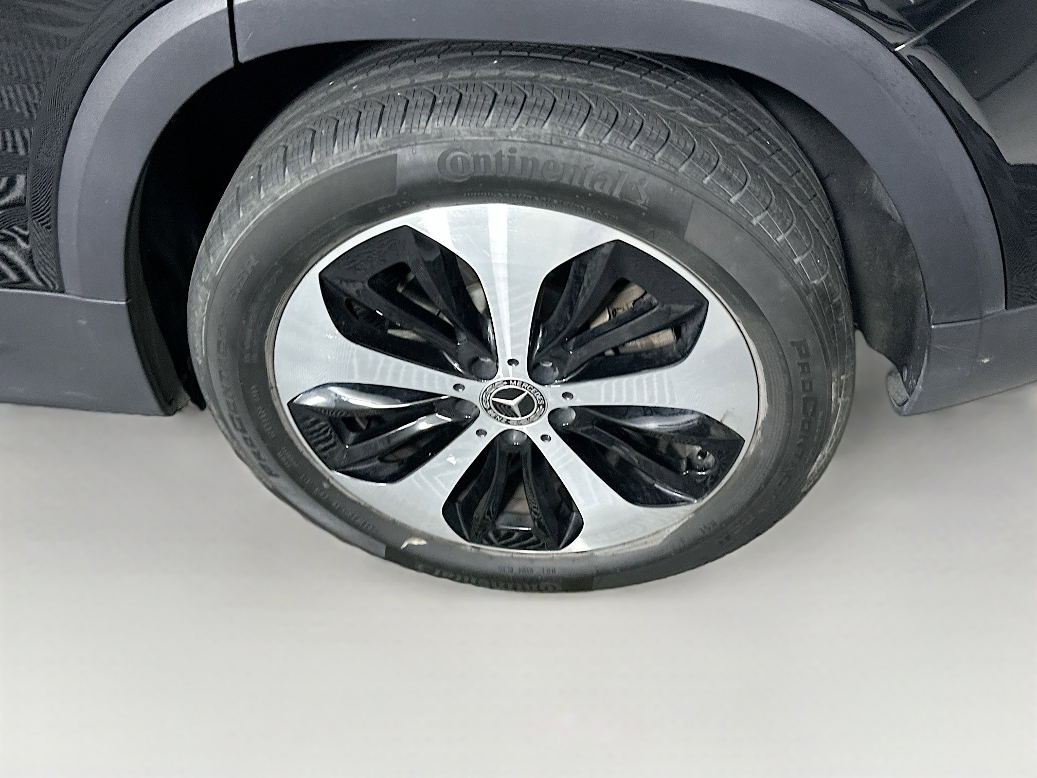 Used 2025 Mercedes-Benz GLB 250 4MATIC image 11