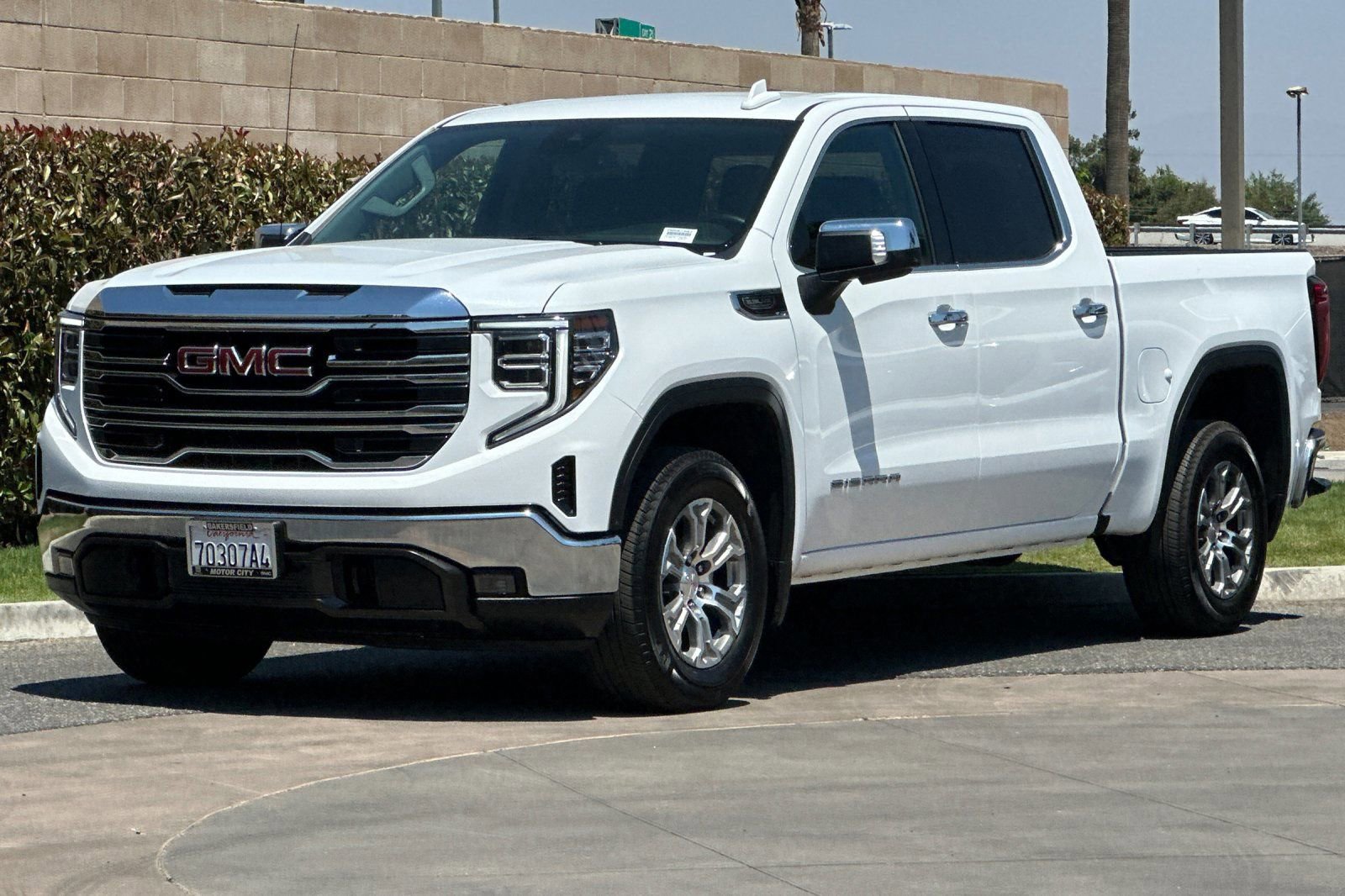 Used 2025 GMC Sierra 1500 SLT RWD image 8