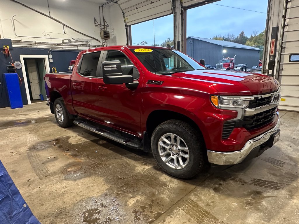 Used 2024 Chevrolet Silverado 1500 LT AWD/4WD image 7
