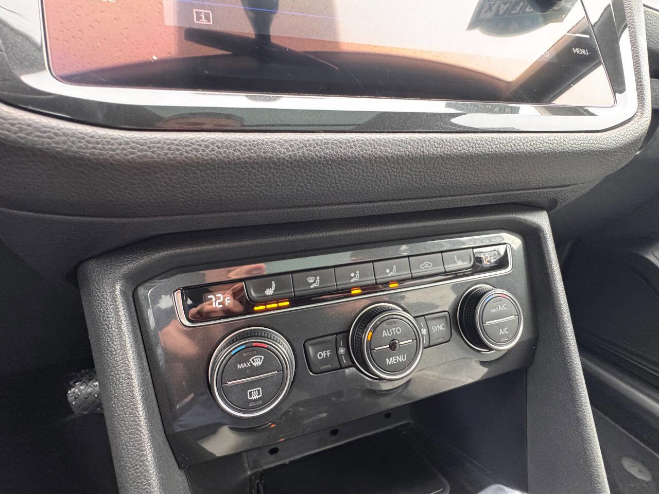 Used 2018 Volkswagen Tiguan SE w/ Panoramic Sunroof Package image 25