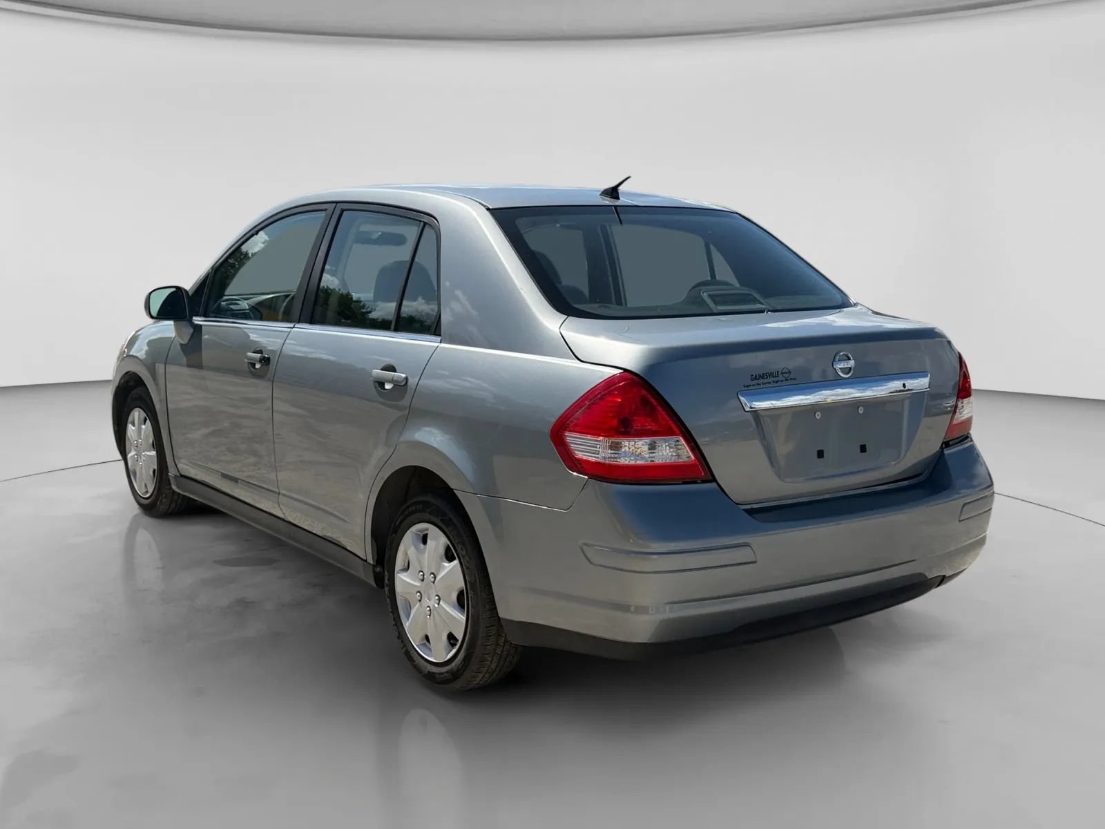 Used 2009 Nissan Versa 1.8 S FWD image 3