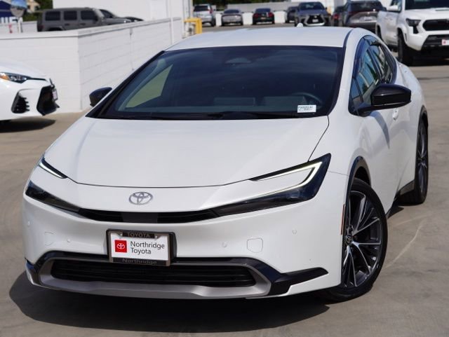 Used 2023 Toyota Prius XLE image 4