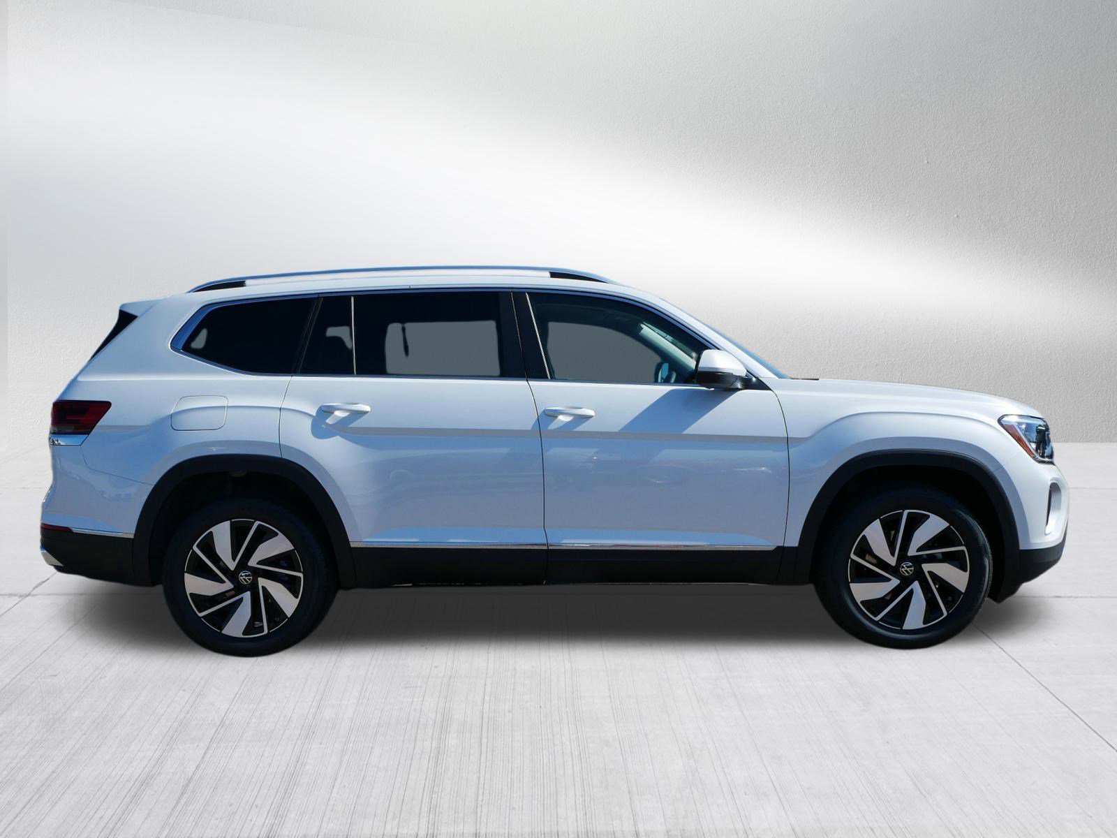New 2026 Volkswagen Atlas SEL image 2