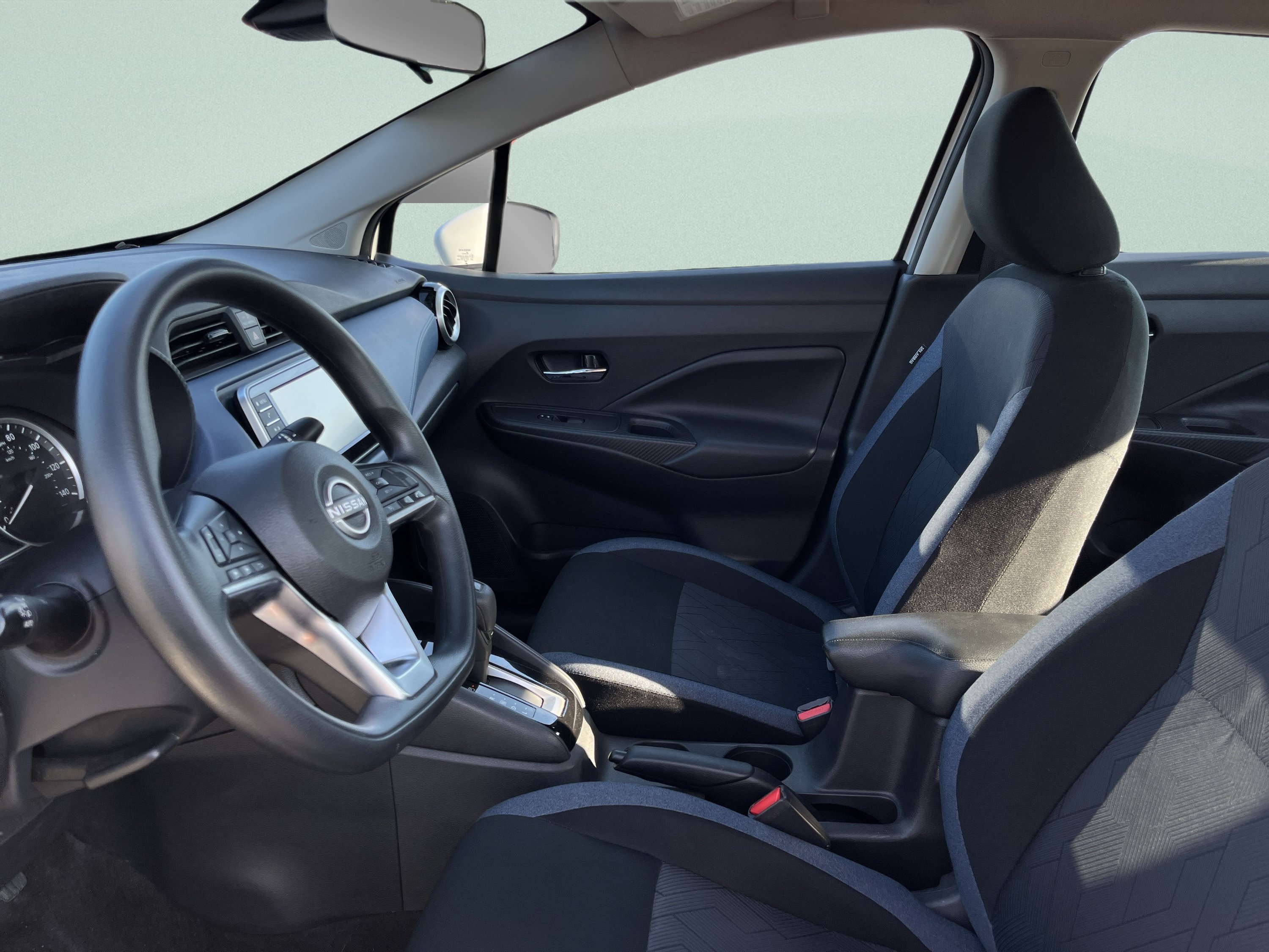 Used 2025 Nissan Versa SV FWD image 11