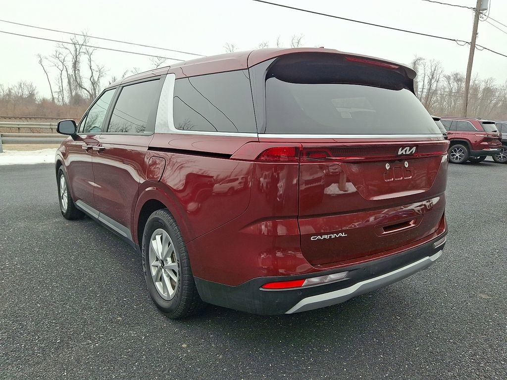 Used 2024 Kia Carnival LX image 8