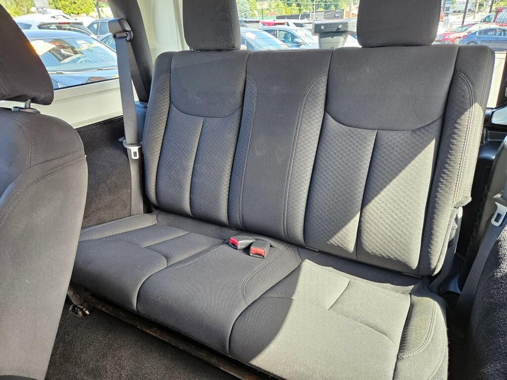 Used 2016 Jeep Wrangler Sport w/ Connectivity Group AWD/4WD image 11