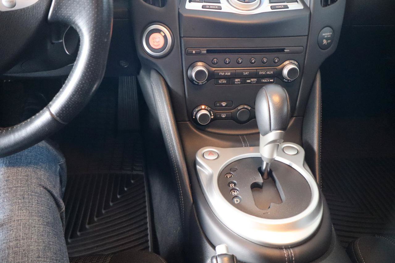 Used 2015 Nissan 370Z Coupe RWD image 25
