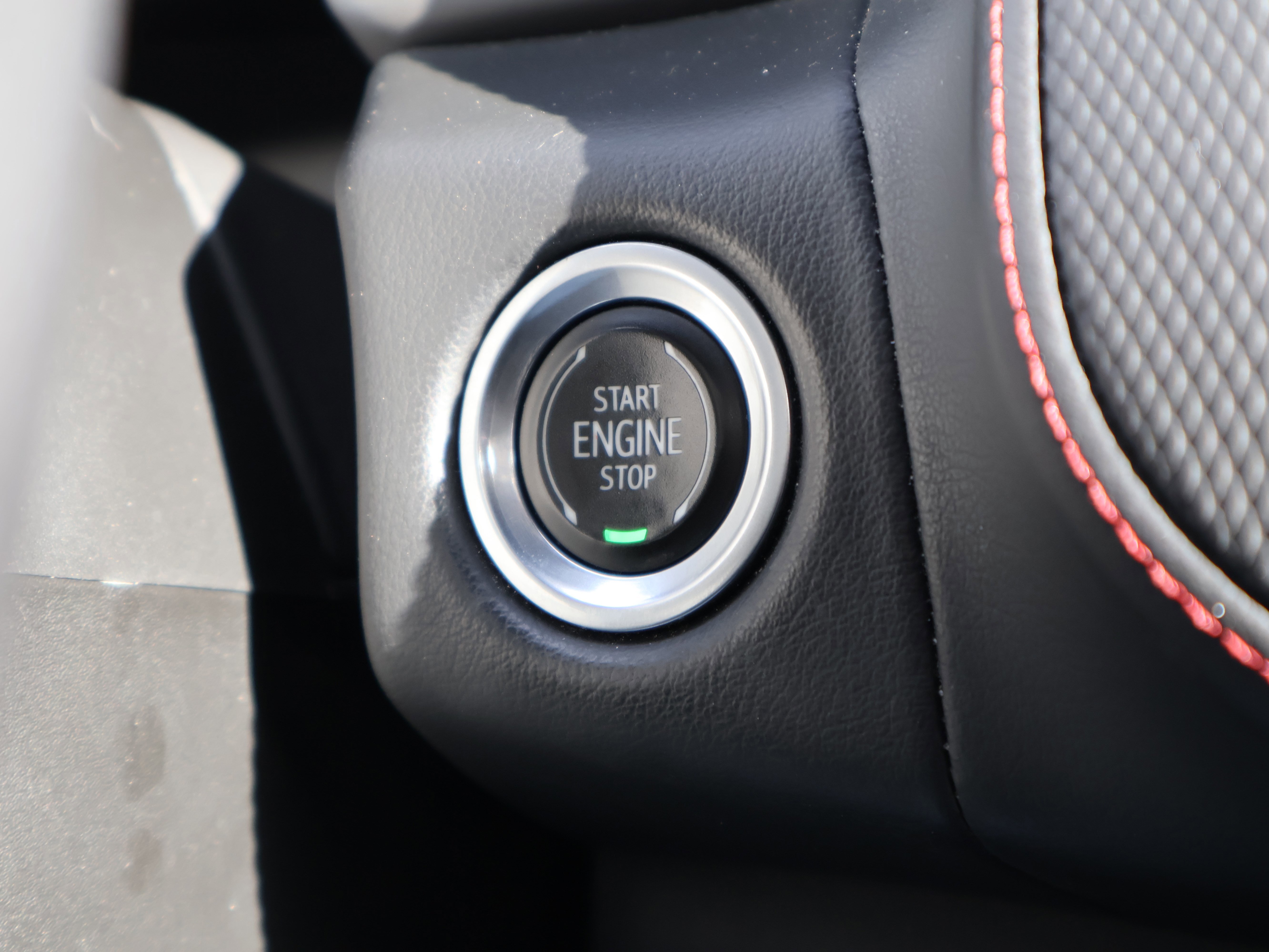 Used 2022 Chevrolet Suburban RST w/ Sport Performance Package AWD/4WD image 31