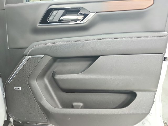 Used 2025 GMC Yukon Denali RWD image 42