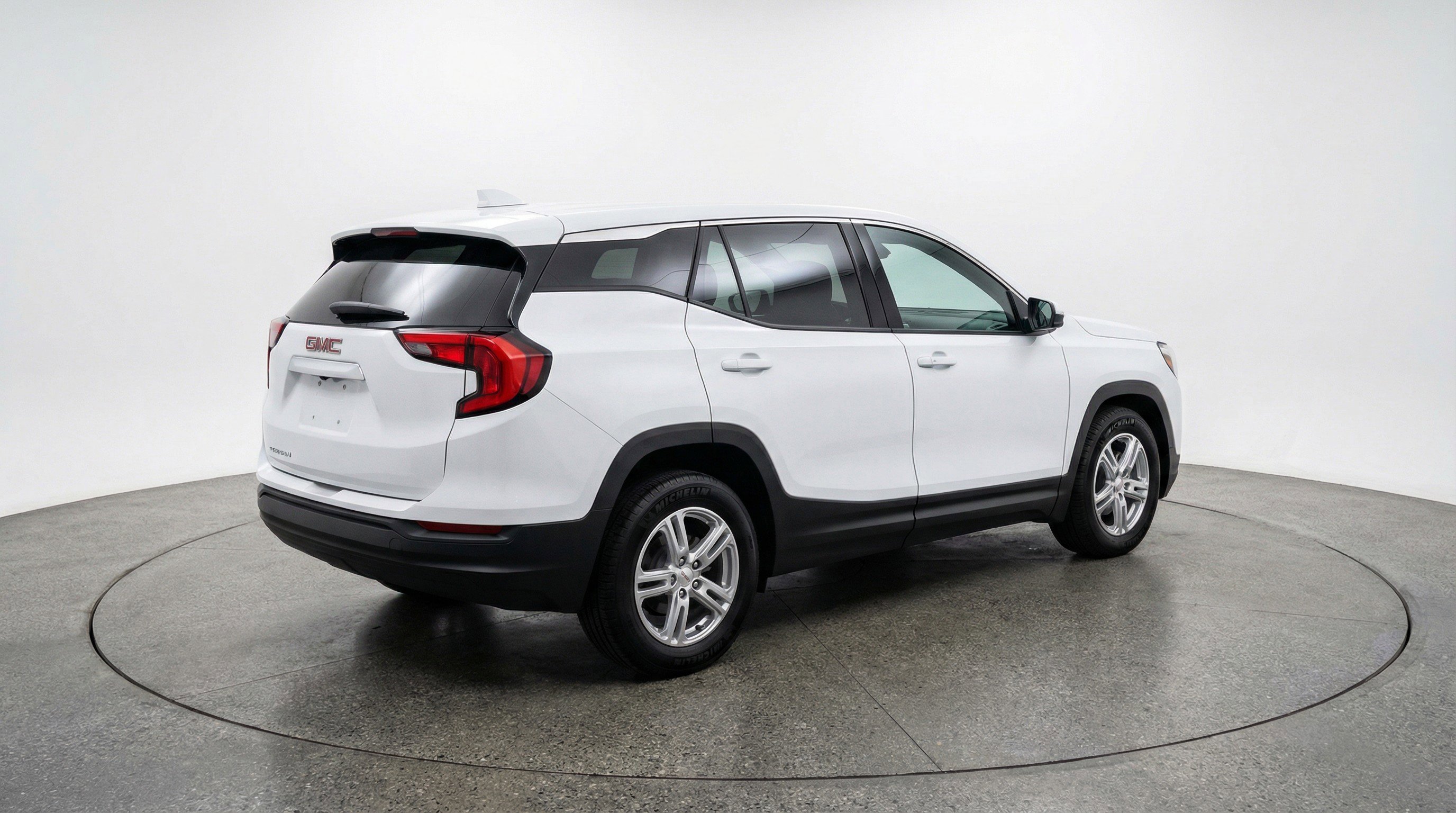 Used 2024 GMC Terrain SLE FWD image 9