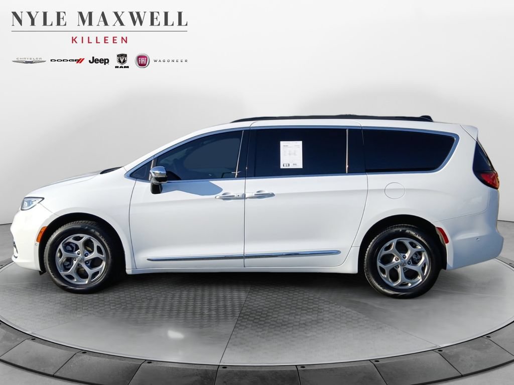 Used 2023 Chrysler Pacifica Limited w/ Uconnect Theater Family Group AWD/4WD image 13
