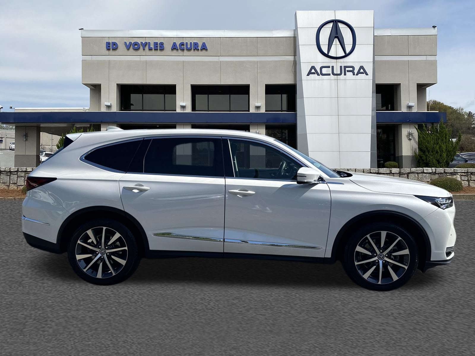 Certified 2026 Acura MDX w/ Technology Package FWD image 4