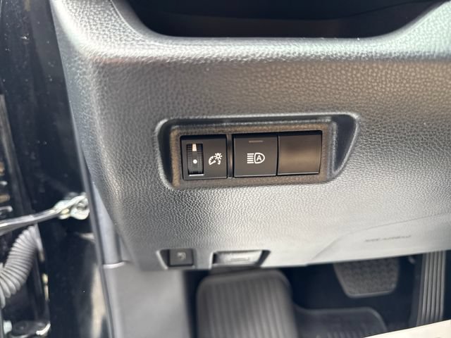 Used 2022 Toyota RAV4 LE AWD/4WD image 32
