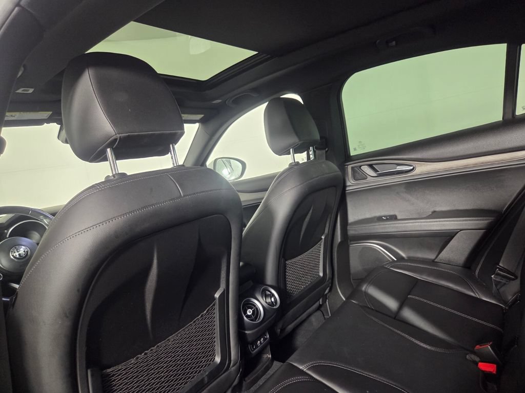 Used 2023 Alfa Romeo Stelvio Ti AWD/4WD image 25