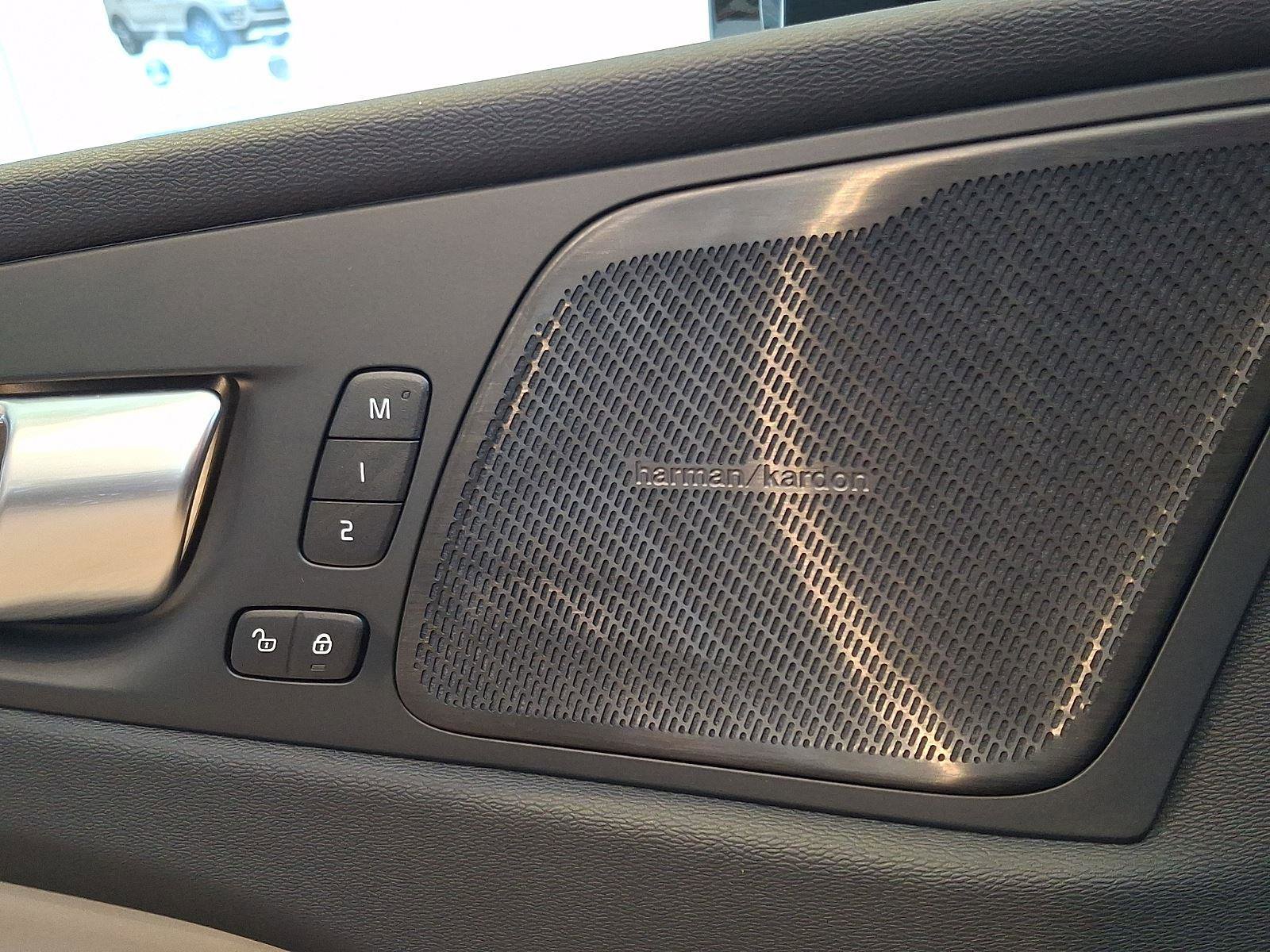 Used 2026 Volvo XC60 T8 Plus w/ Climate Package image 13