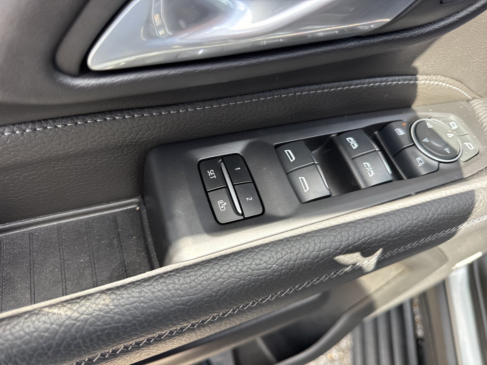 Used 2024 GMC Yukon Denali AWD/4WD image 13