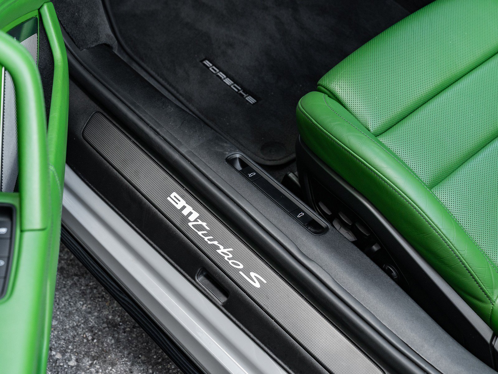 Used 2022 Porsche 911 Turbo S image 15