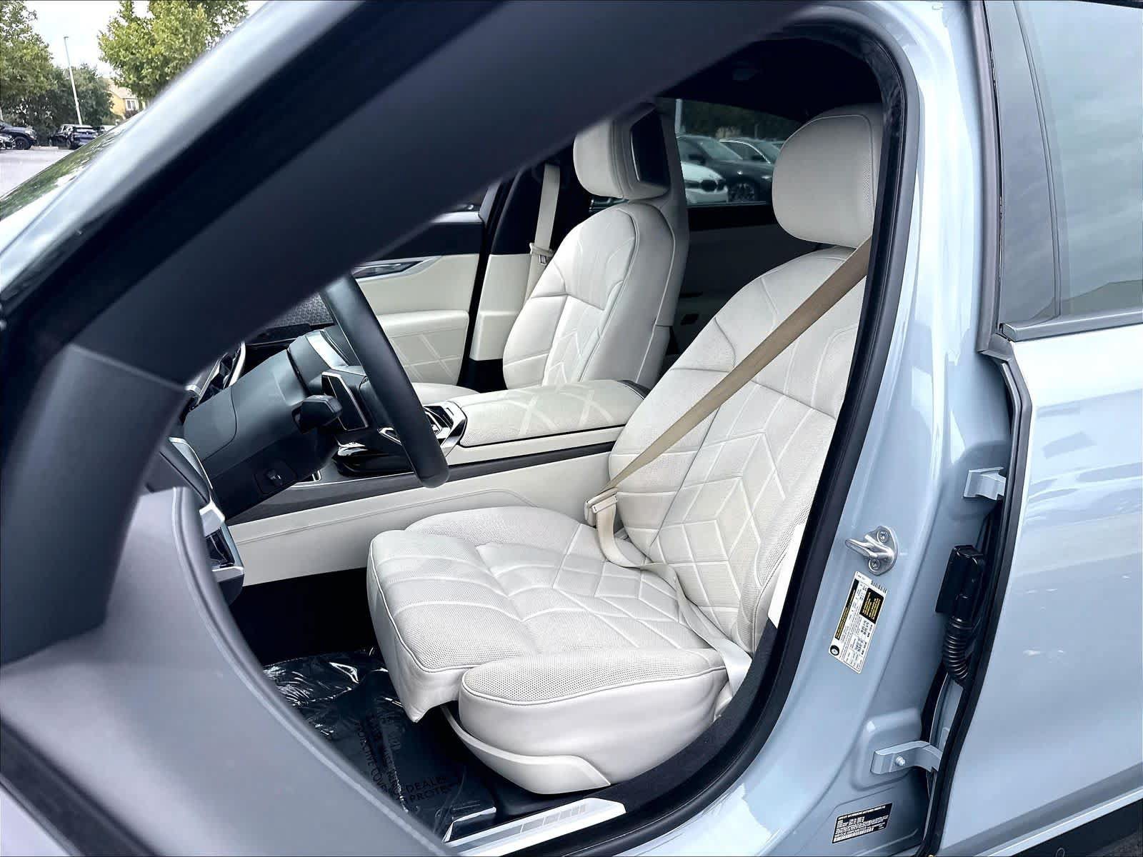 Used 2023 BMW i7 xDrive60 AWD/4WD image 24