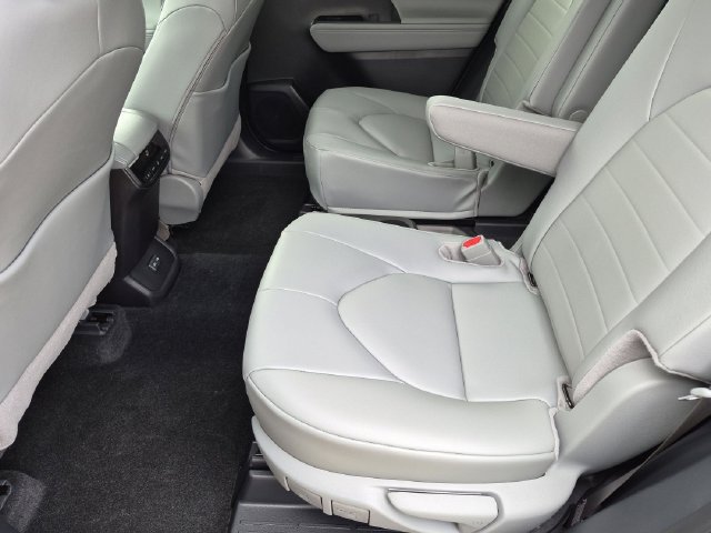 Certified 2026 Toyota Highlander XLE AWD/4WD image 28