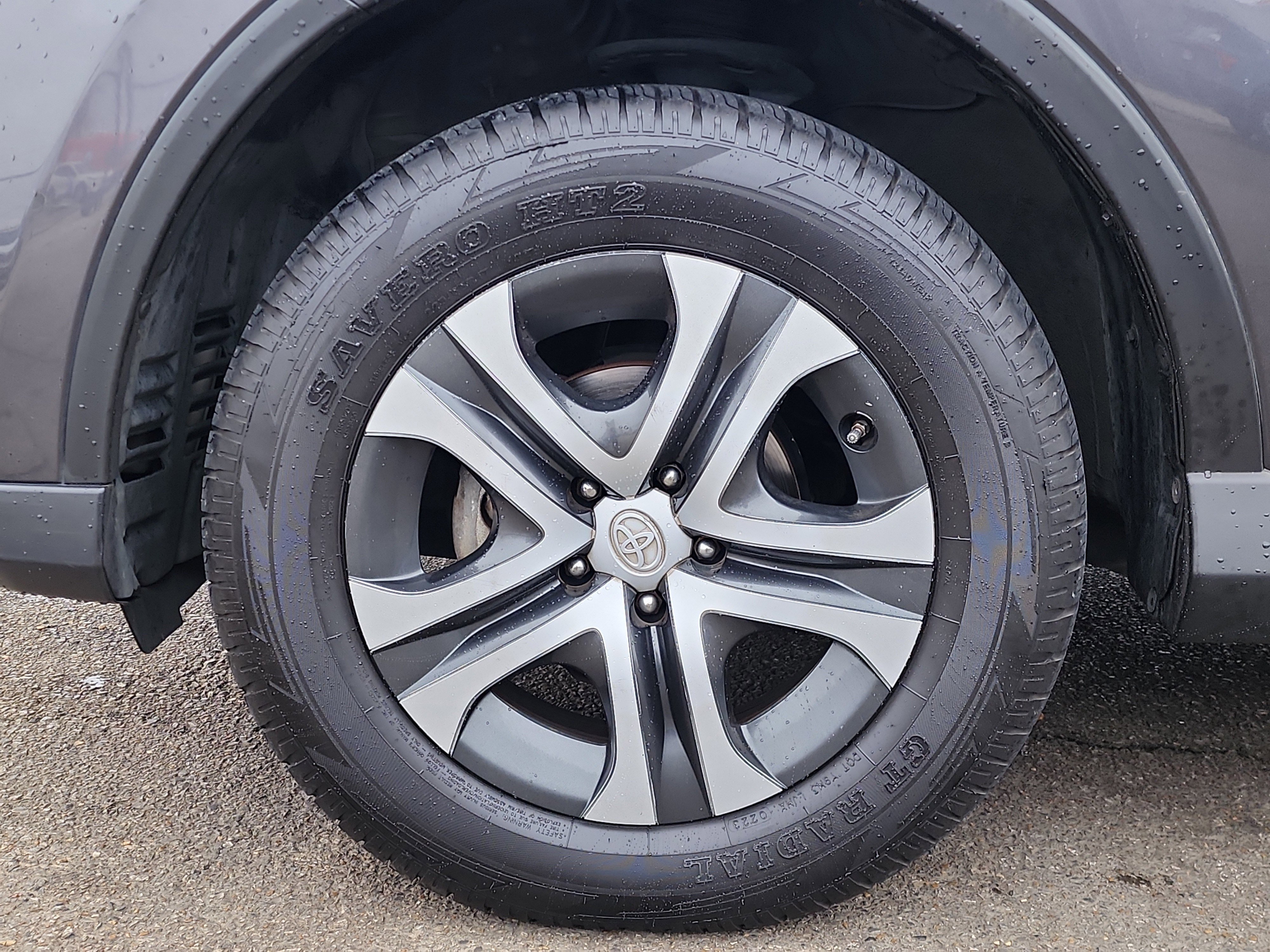 Used 2018 Toyota RAV4 LE image 9