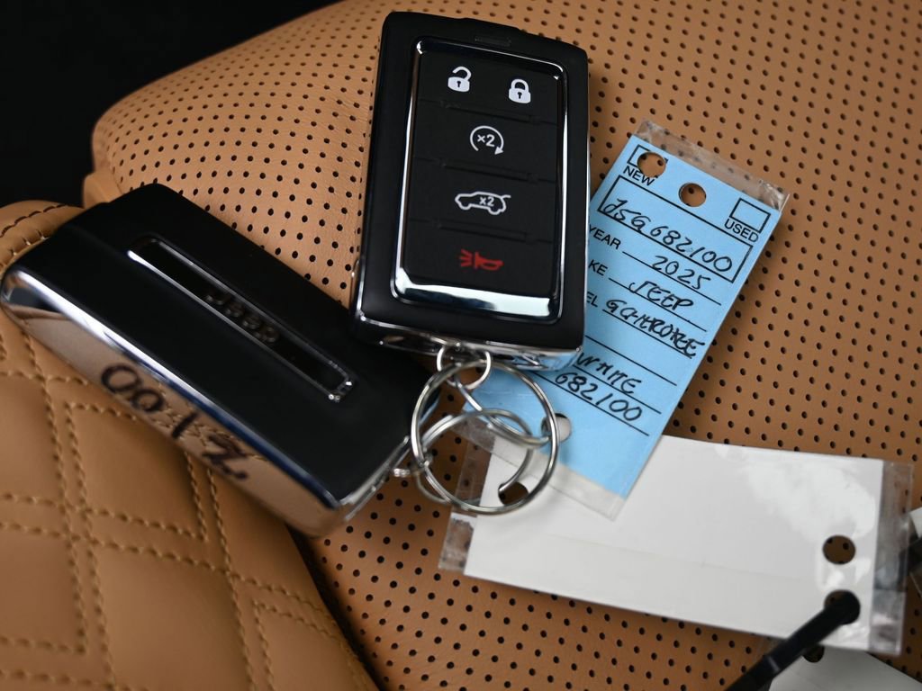 Used 2025 Jeep Grand Cherokee L Summit w/ Luxury Tech Group V image 19