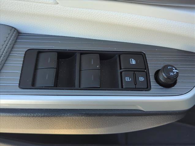 Used 2025 Toyota Sienna XLE w/ XLE Plus Package FWD image 7