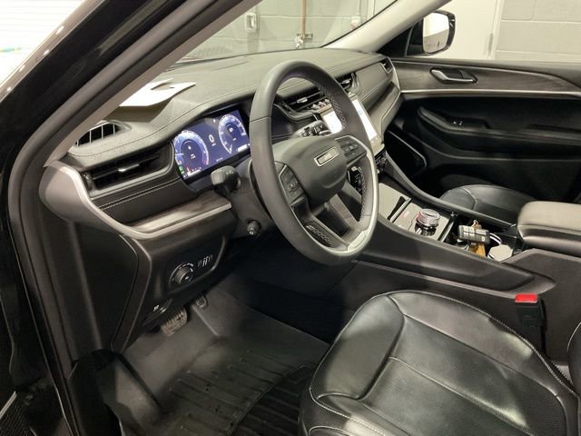 Used 2023 Jeep Grand Cherokee Limited w/ Luxury Tech Group II image 9